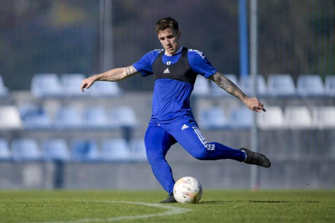 Joni Montiel en un entrenamiento del Real Oviedo (foto: Unión Rayo)