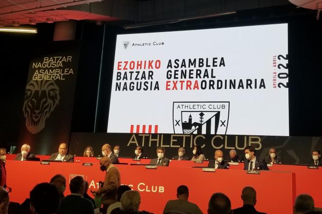 La directiva de Elizegi en la Asamblea del Athletic Club sobre la Grada de San Mamés (Foto: Gaizka Atxa).