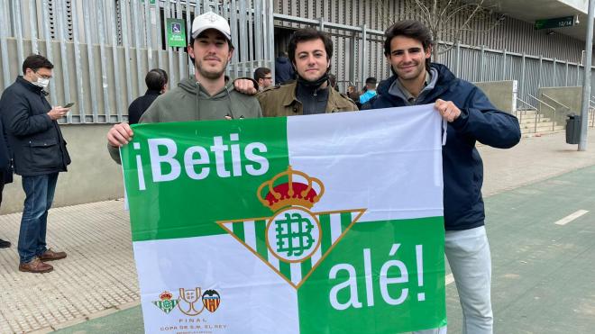 Colas y ‘fiebre verde’ en Sevilla: el Betis toma su ciudad antes del asalto blanquinegro