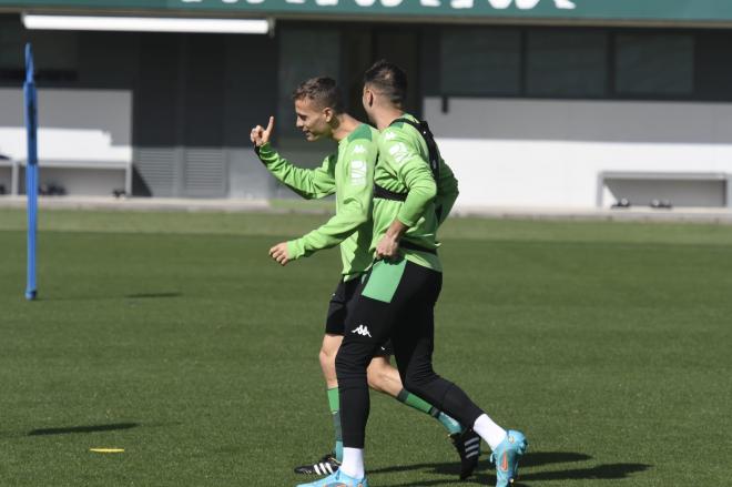 Joaquín y Canales en el entrenamiento del Betis (Foto: Kiko Hurtado)