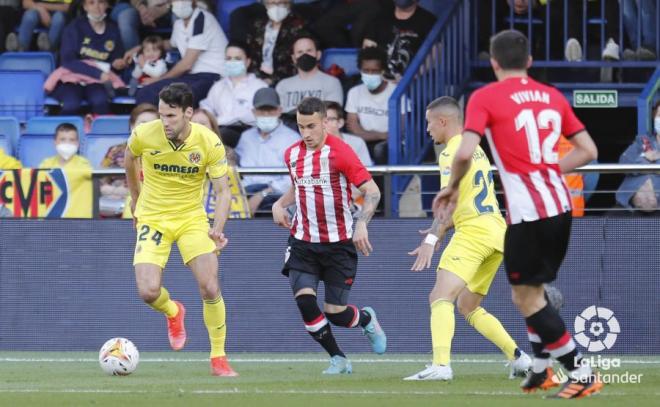 La lleva el navarro Alex Berenguer ante el Villarreal CF en La Cerámica (Foto: LaLiga).