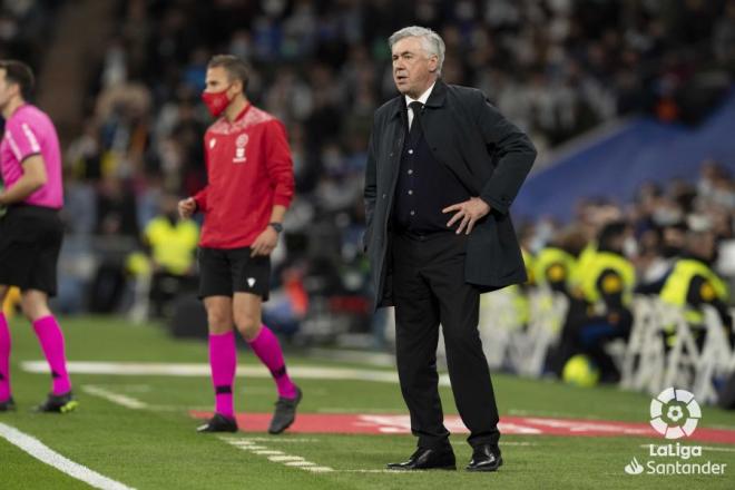 Carlo Ancelotti, en la banda del Santiago Bernabéu.