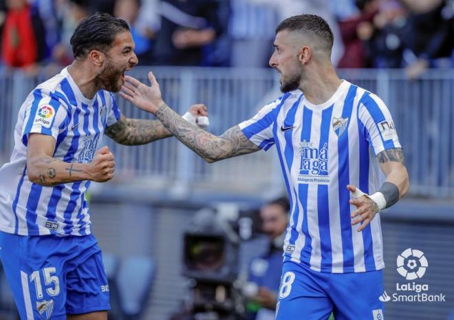 Antoñín y Vadillo celebran el gol del segundo al Valladolid (Foto: LaLiga).