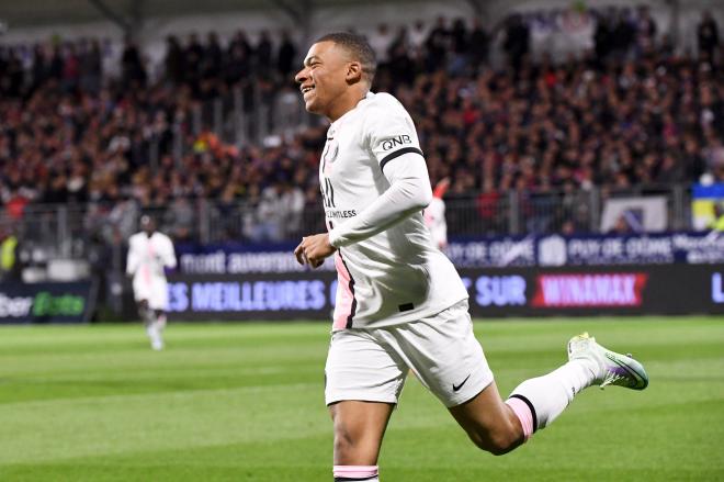 Mbappé celebra un gol ante el Clermont (FOTO: Cordón Press).