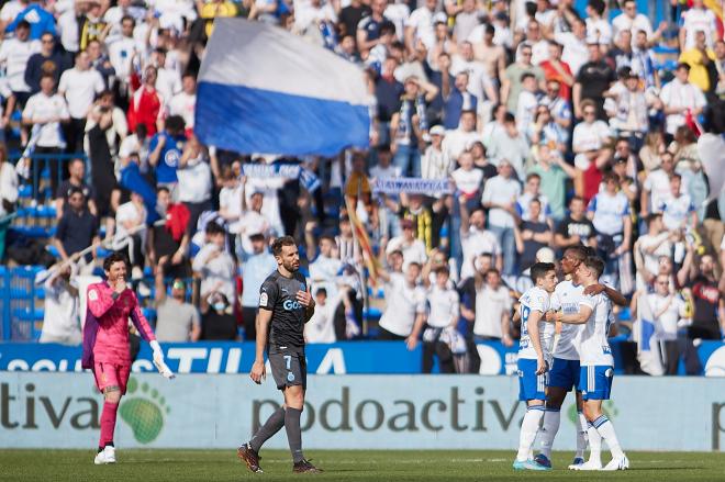 Los jugadores del Real Zaragoza celebran ante el Girona (Foto: Daniel Marzo).