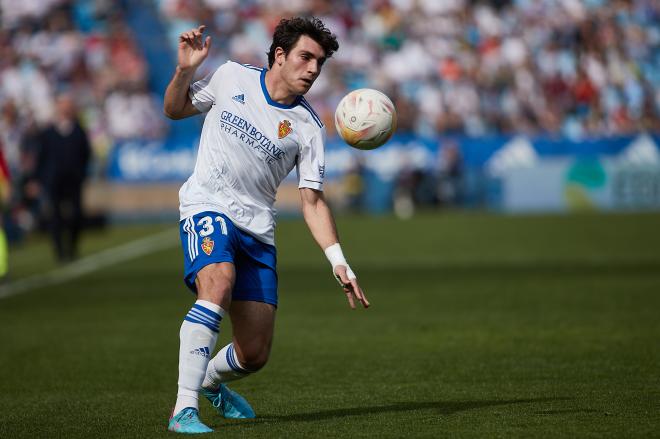 Iván Azón en el Real Zaragoza-Girona (Foto: Daniel Marzo).