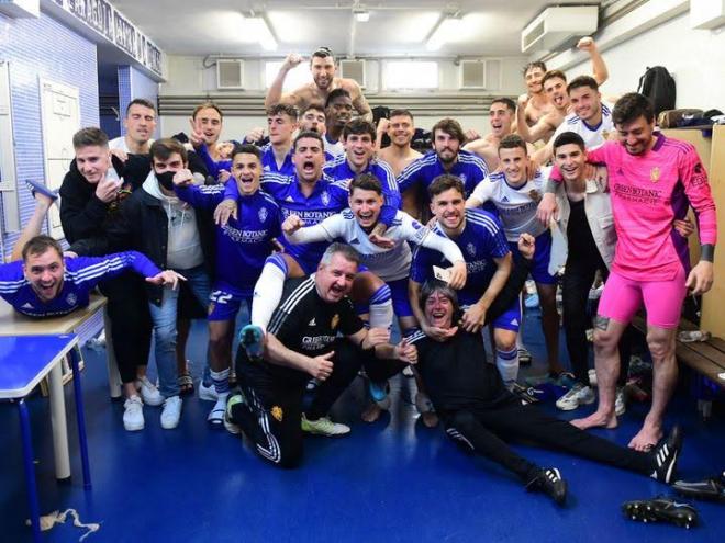 Celebración de la victoria ante el Girona en el vestuario.