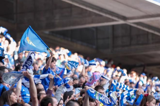 La afición anima al equipo en el Carlos Tartiere (Foto: Real Oviedo).