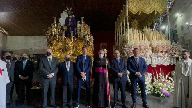 Paco Vélez (Pte. del Consejo de Cofradías), José Luis Pérez (Hno. Mayor de San Pablo), Julen Lopetegui  Saiz Menses (arzobispo de Sevilla), José Castro y Antoñito. (Foto: KiKo Hurtado).
