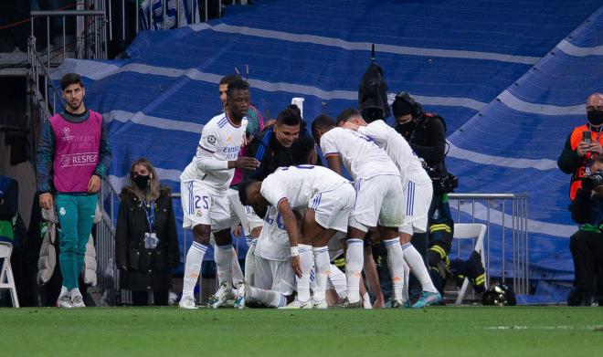 Celebración del Real Madrid ante el Chelsea: Camavinga, a lo suyo (Foto: Cordon Press).