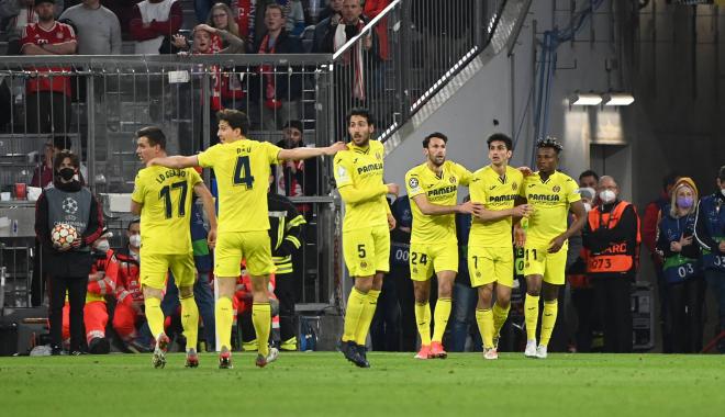 Lo Celso, Pau Torres, Parejo, Pedraza y Gerard Moreno celebran el gol de Chukwueze (Foto: Cordon Pr