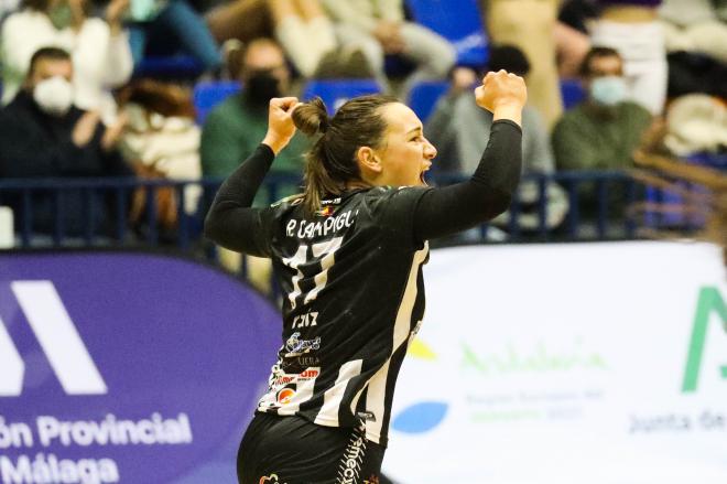 Rocío Campigli celebra un gol con el Costa del Sol Málaga.