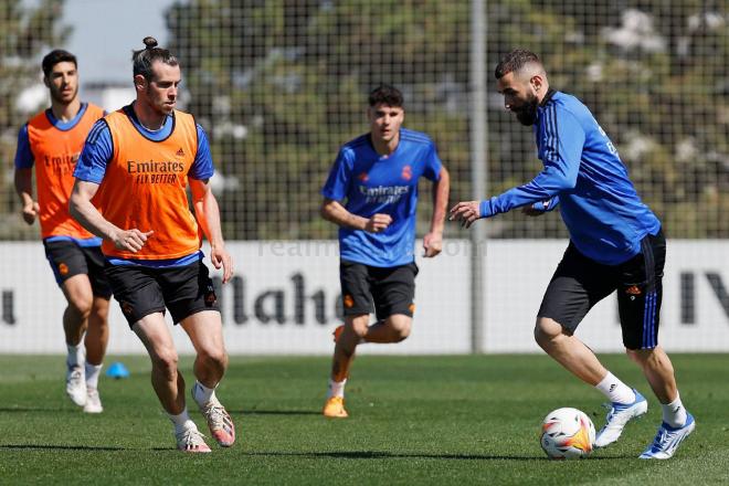 Benzema, ante Bale (Foto: RMCF).