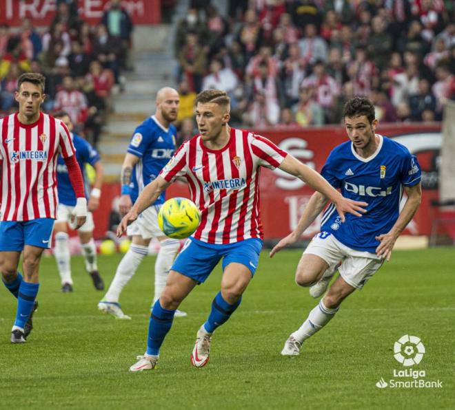 Bogdan ante el Oviedo en El Molinón. (Foto: LaLiga)