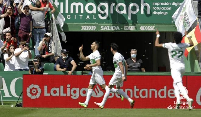 Los jugadores del Elche celebran un gol al Mallorca (Foto:LaLiga).
