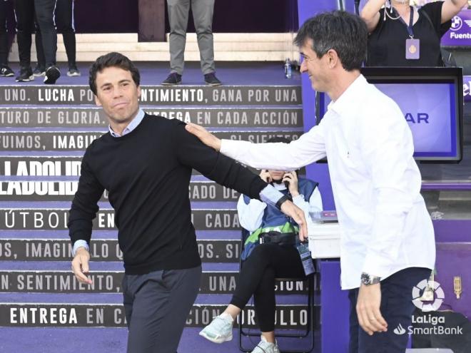 Pacheta y Rubi se saludan en Zorrilla antes del Real Valladolid- UDAlmería. (Foto: LaLiga)