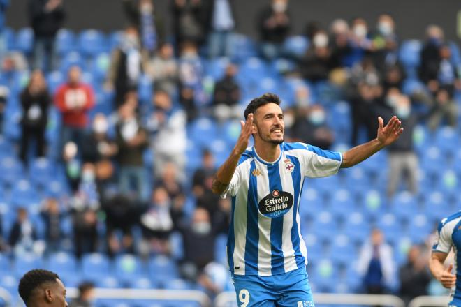 Quiles celebrando el gol con el que abrió el marcador ante el Dux (Foto: RCD).