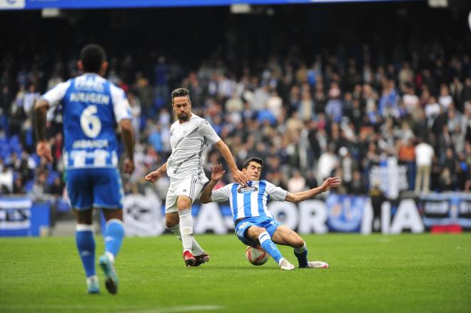 Villares en el suelo tras sufrir una fala ante el Dux (Foto: RCD).