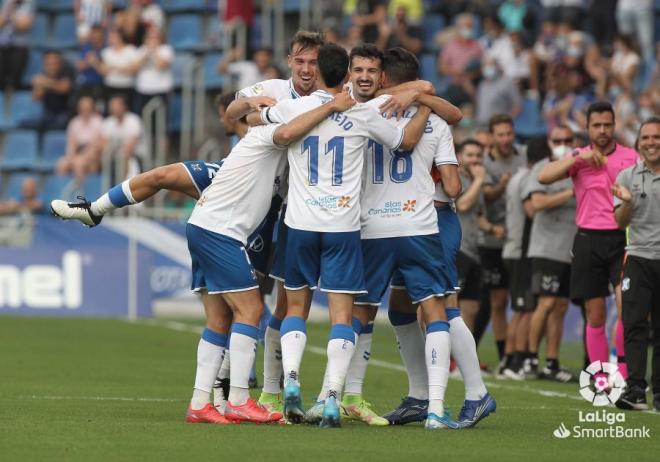 Los jugadores del Tenerife celebran uno de los goles ante el Fuenlabrada (Foto: LaLiga).