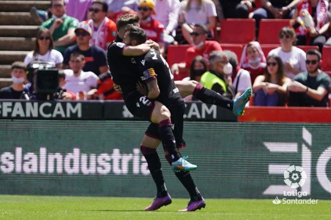 Dani Gómez y Morales celebran el gol granota. (Foto: LaLiga)