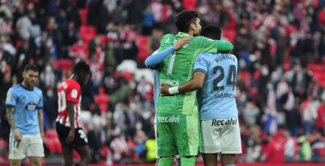 Matías Dituro abrazándose a Murillo (Foto: LaLiga).