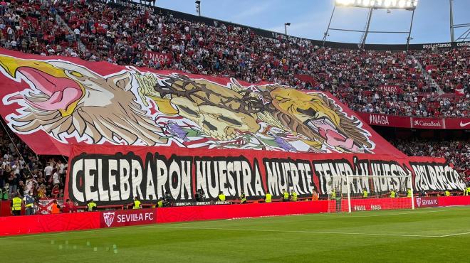 El tifo de Biris Norte antes del Sevilla-Real Madrid (Foto: Kiko Hurtado).