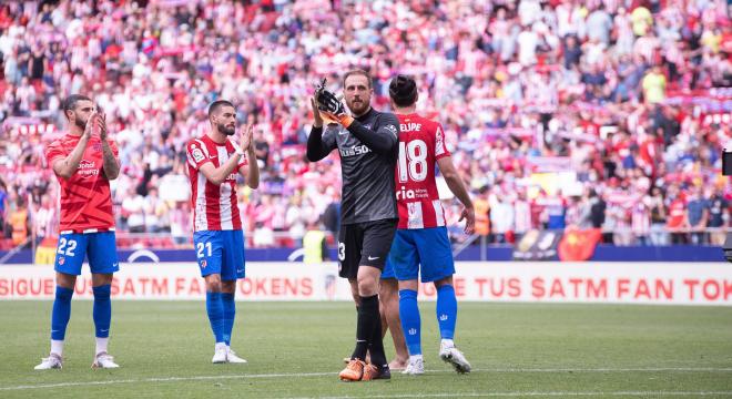 Hermoso, Carrasco y Oblak agradecen el apoyo a la afición del Atlético de Madrid  (Foto: Cordon Press).