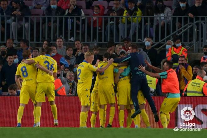 Lucas Pérez celebra su gol en el Barça-Cádiz (Foto: LaLiga).