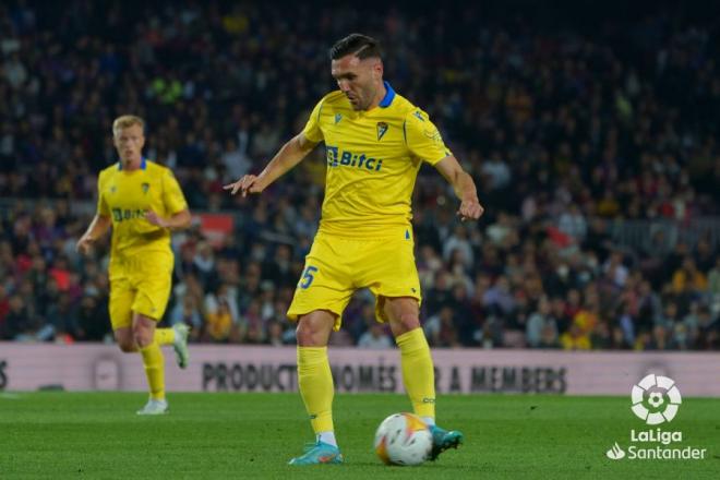 Lucas Pérez, durante el Barça-Cádiz (Foto: LaLiga).