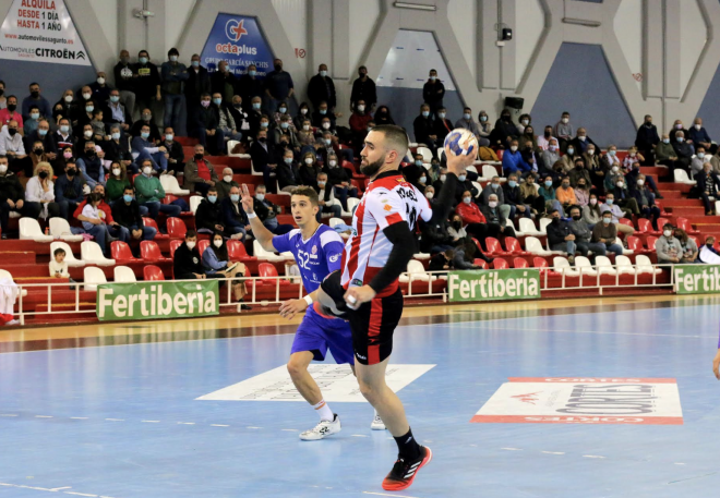 El Fertiberia quiere ganar al Cisne para apretar un poco más la clasificación (Foto: P. Conesa)