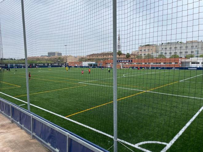 La Fundación Deportiva Municipal ha renovado el césped artificial de los campos de fútbol de Ben