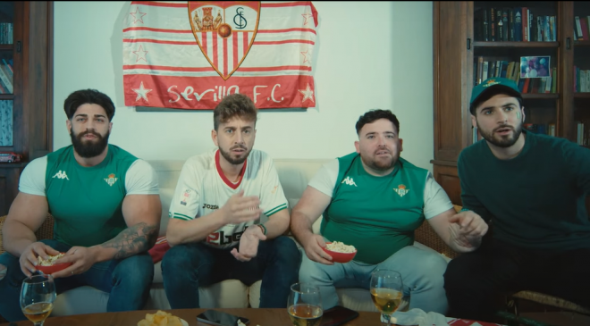 Momento del Betis-Sevilla en el videoclip de Juanlu Montoya.