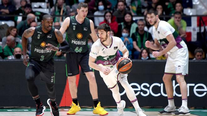 Un lance del Joventut-Unicaja (Foto: ACB Photo/D. Grau).