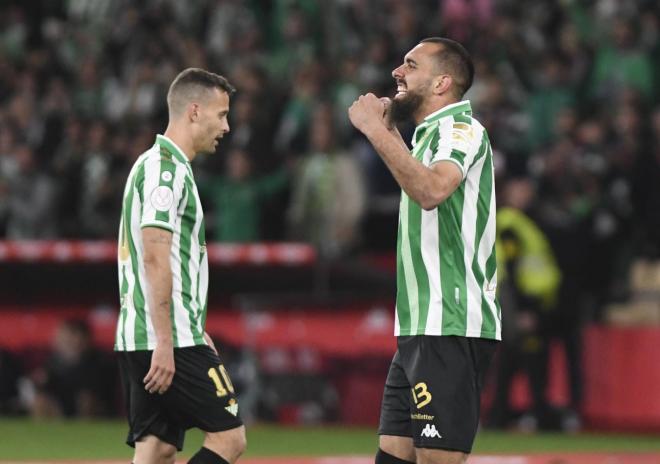Borja Iglesias celebra su gol en la final de Copa (Foto: Kiko Hurtado).