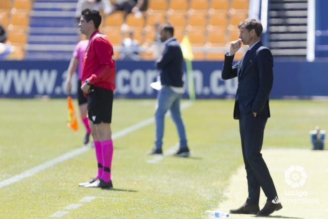 José Ángel Ziganda, durante el Alcorcón-Real Oviedo (Foto: LaLiga).