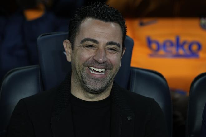 Xavi Hernández, en el banquillo del Barcelona (Foto: EFE).