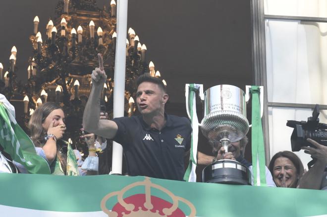 Joaquín, en el balcón del Ayuntamiento (Foto: Kiko Hurtado).