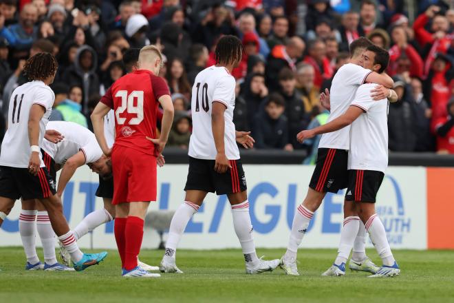 Henrique Araujo celebra uno de los goles del Benfica (Foto: Cordon Press).