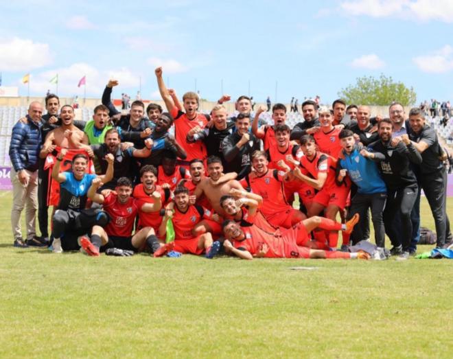 El Atlético Malagueño celebra su victoria en Jaén.