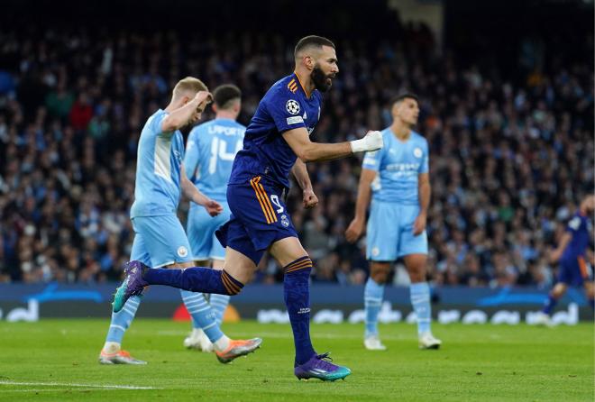 Karim Benzema celebra el 2-1 en el City-Real Madrid (Foto: Cordon Press).