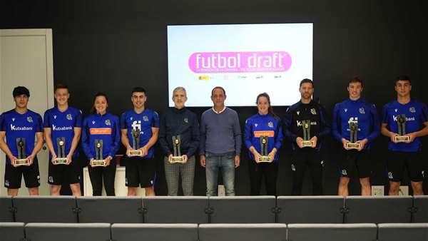 La Real Sociedad ha recibido el premio a la mejor cantera de Fútbol Draft (Foto: Real Sociedad).