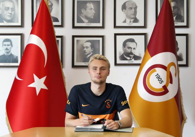 Victor Nelsson en el Galatasaray (Foto: Twitter/ @GalatasaraySK)