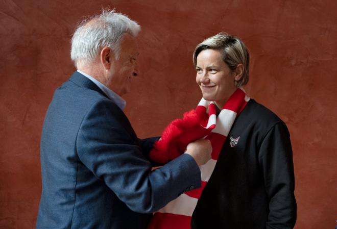 Jennifer Zietz ataviada con una bufanda del Athletic. (Foto: Athletic Club)