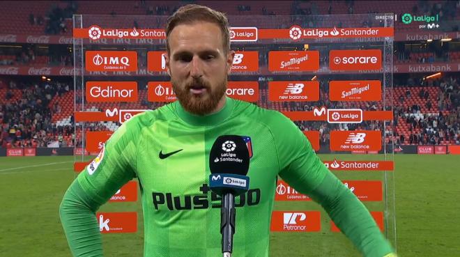 Jan Oblak atiende a los medios.