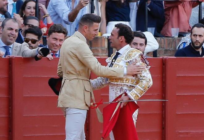 Antonio Ferrera brinda un Victorino a Joaquín (Foto: @maestranzapages).