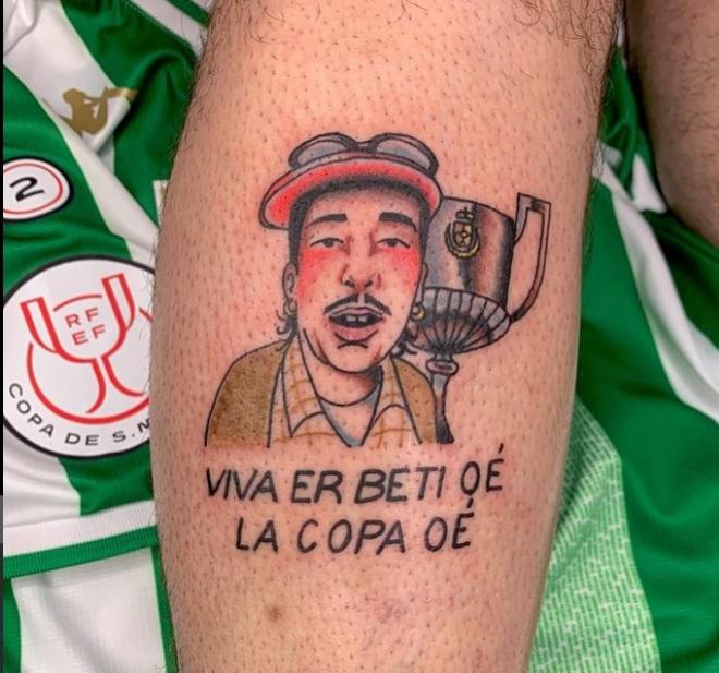 Así quedó el tatuaje de Javi Vilchez con la cara de Héctor Bellerín.