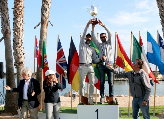 Agustín Zabalua y Juan Luis Granados, campeones de Europa Snipe Master
