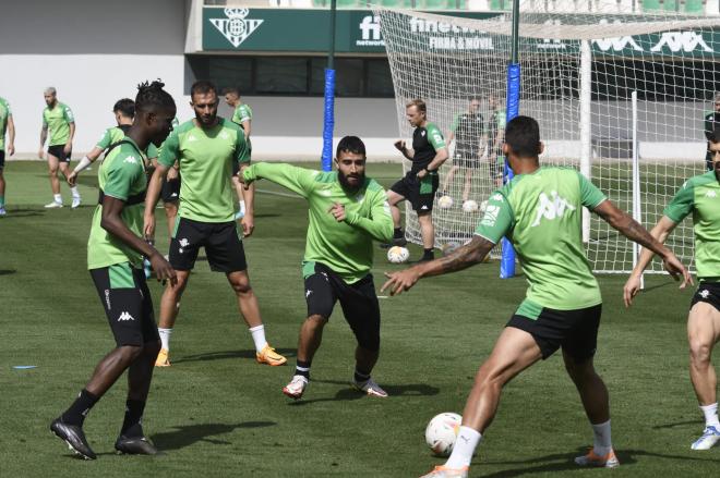 Imagen del entrenamiento del Betis de este domingo (Foto: Kiko Hurtado).