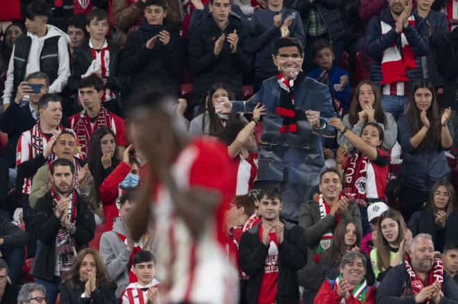 Apoyo a Marcelino de la grada ante el Atlético en San Mamés (Foto: Athletic Club).