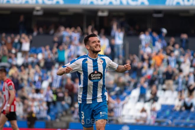 Adrián Lapeña celebrando su gol ante la UD Logroñés (Foto: RCD).